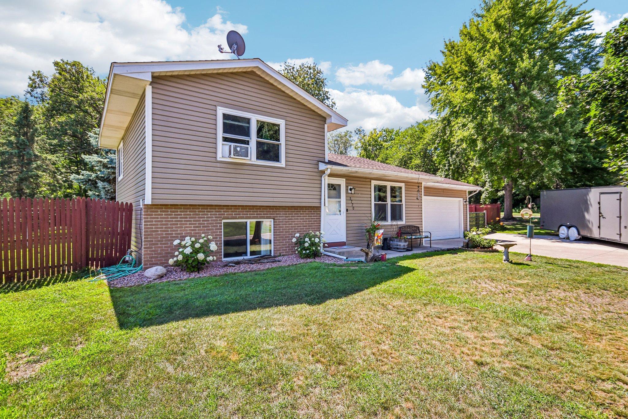 47-web-or-mls-3720 232nd Ave-S1407-047.jpg