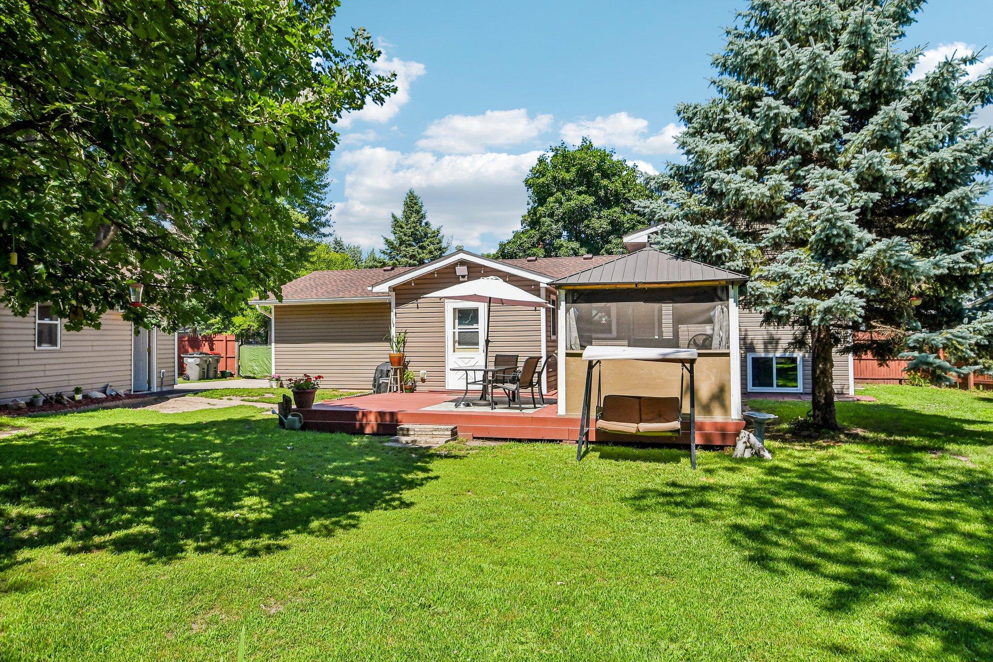 38-web-or-mls-3720 232nd Ave-S1407-038.jpg