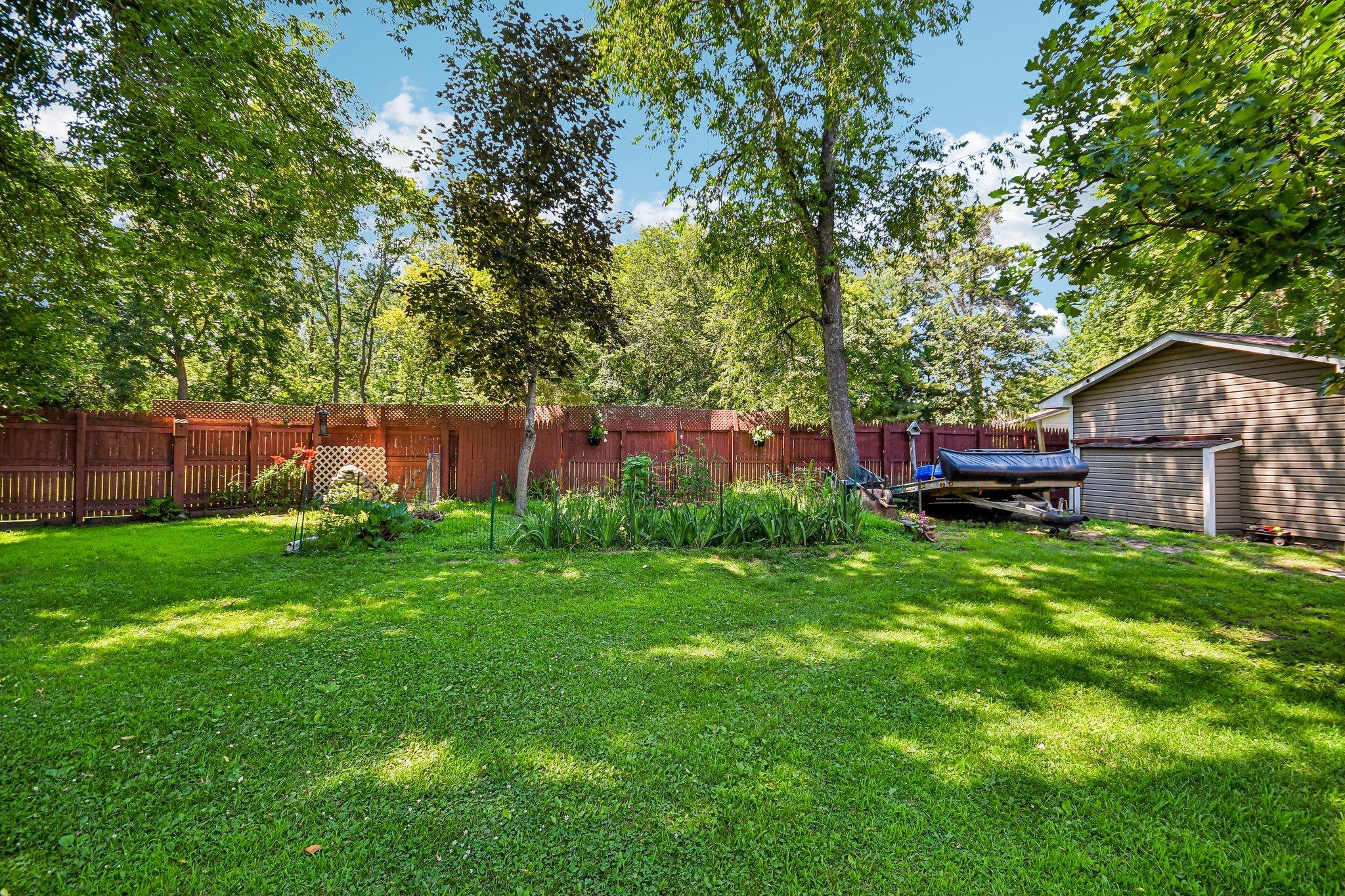 37-web-or-mls-3720 232nd Ave-S1407-037.jpg