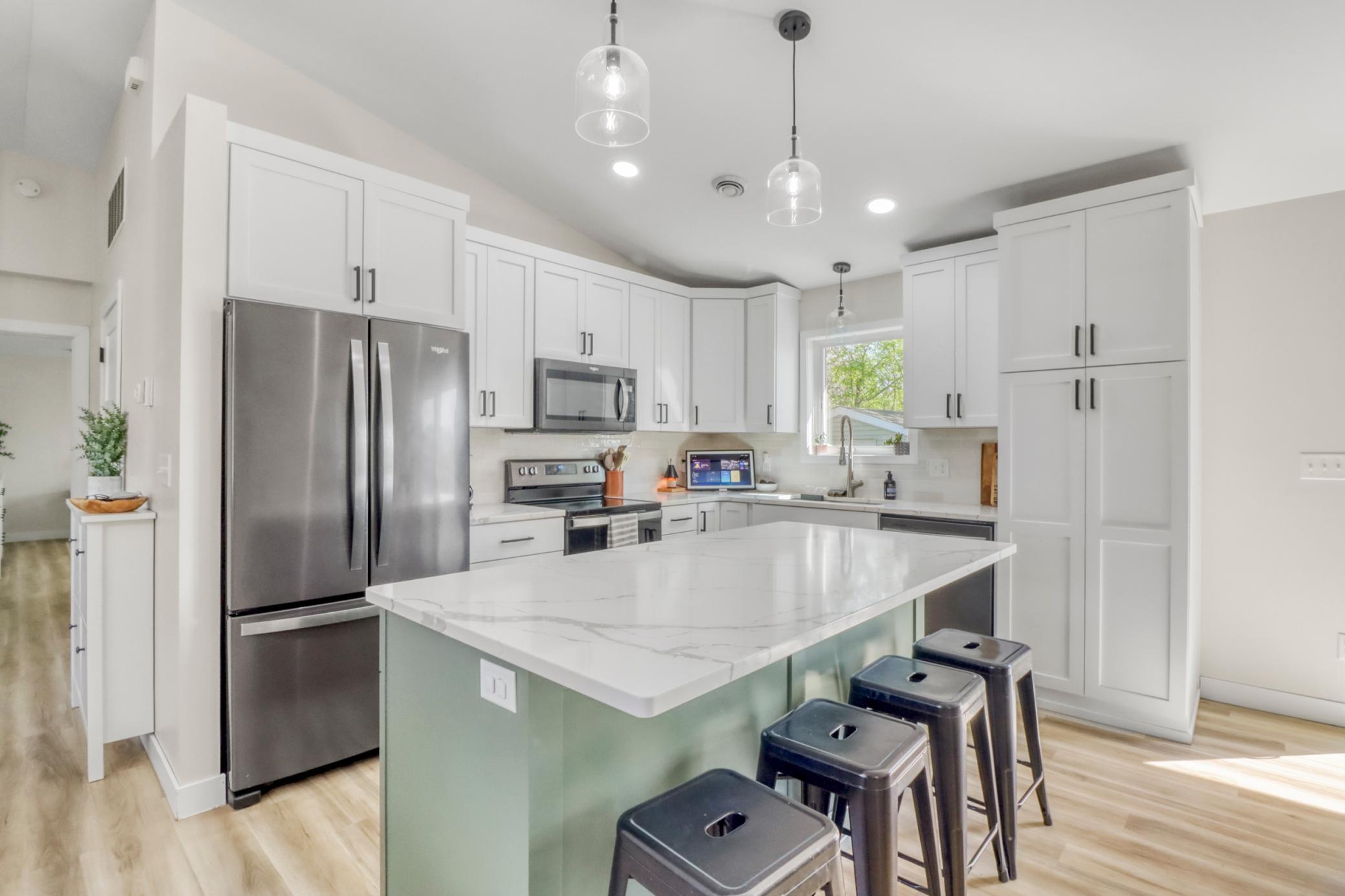 Kitchen1_.JPG
