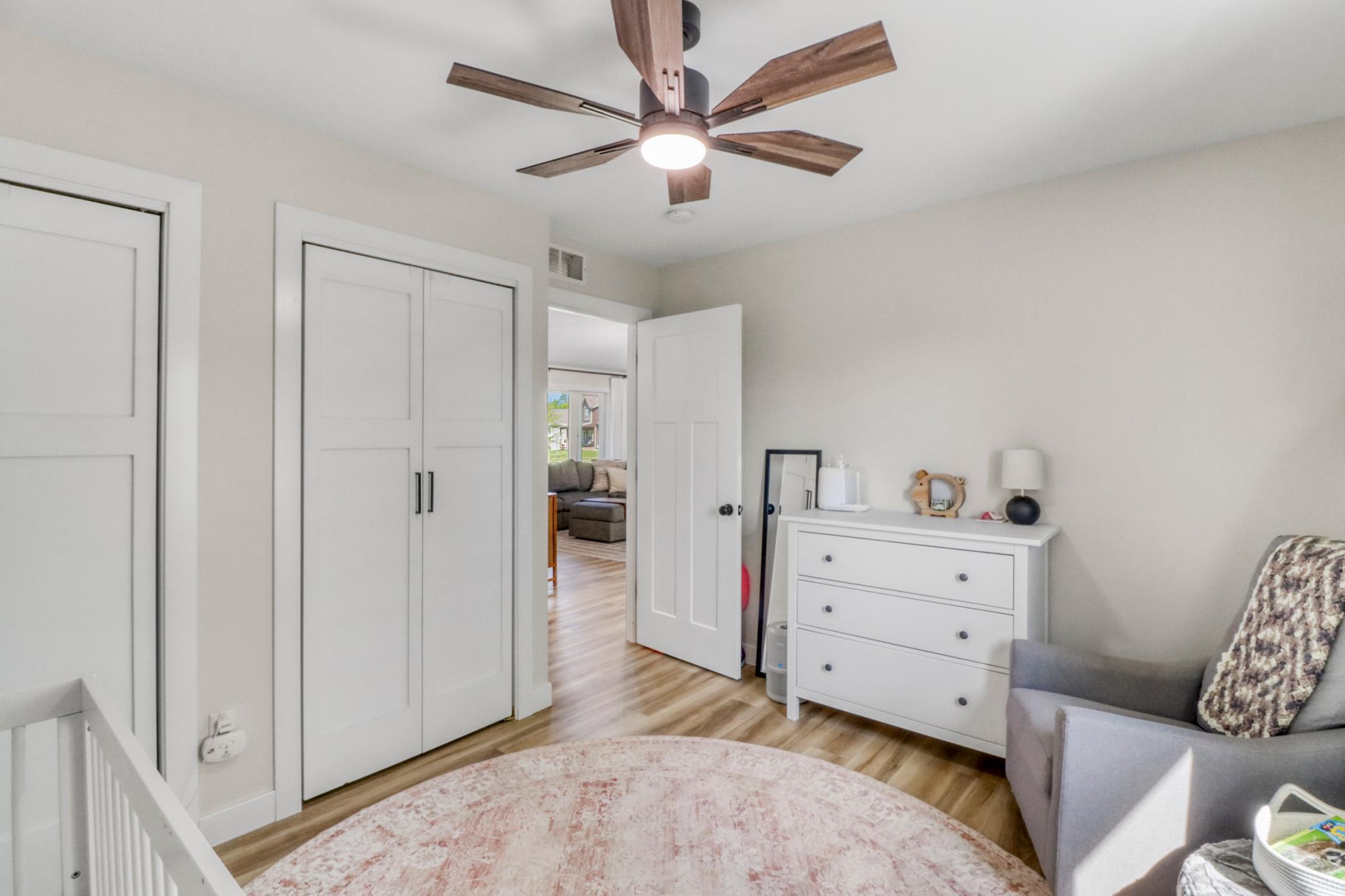 Bedroom1_2.JPG