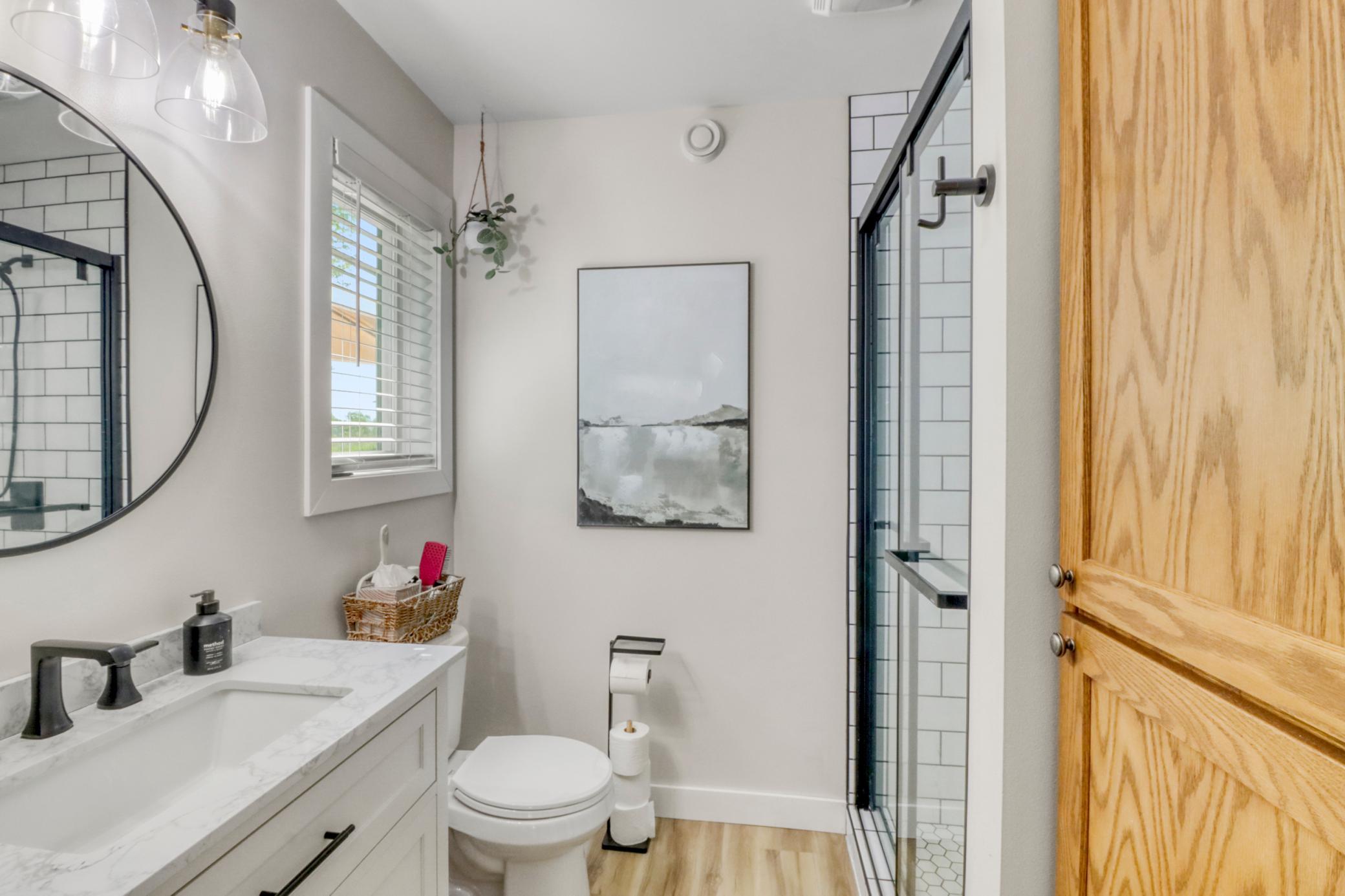 Primary Bathroom1_2.JPG