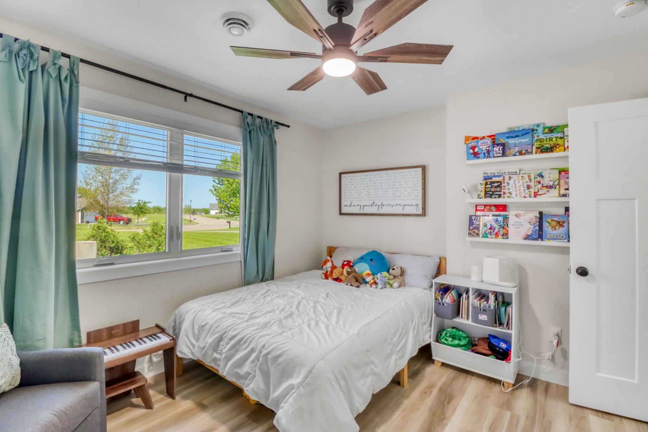 Bedroom2_1.JPG