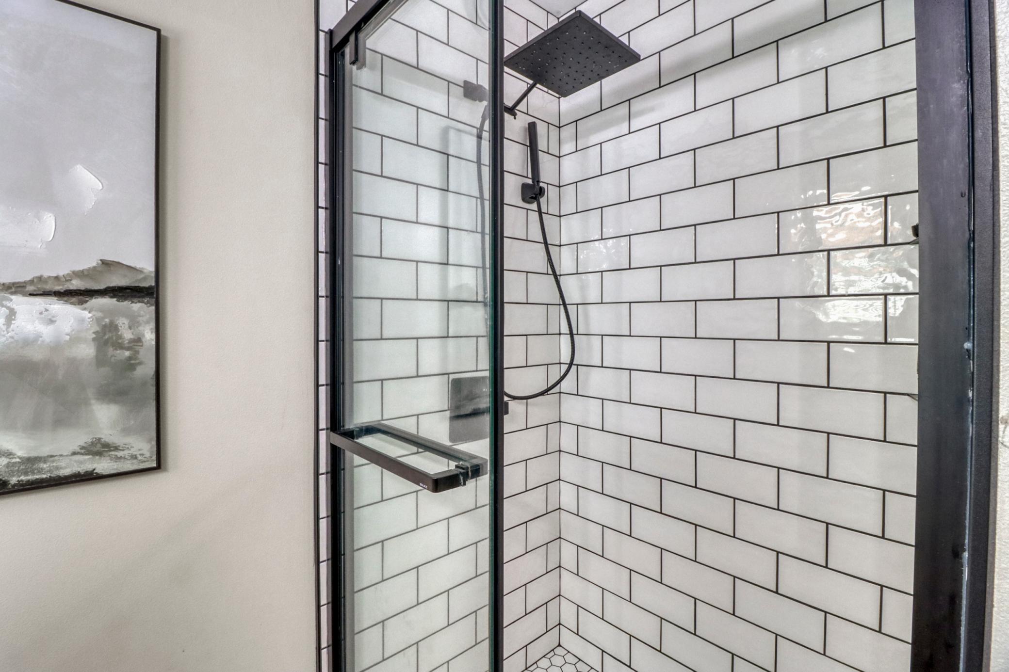 Primary Bathroom1_3.JPG
