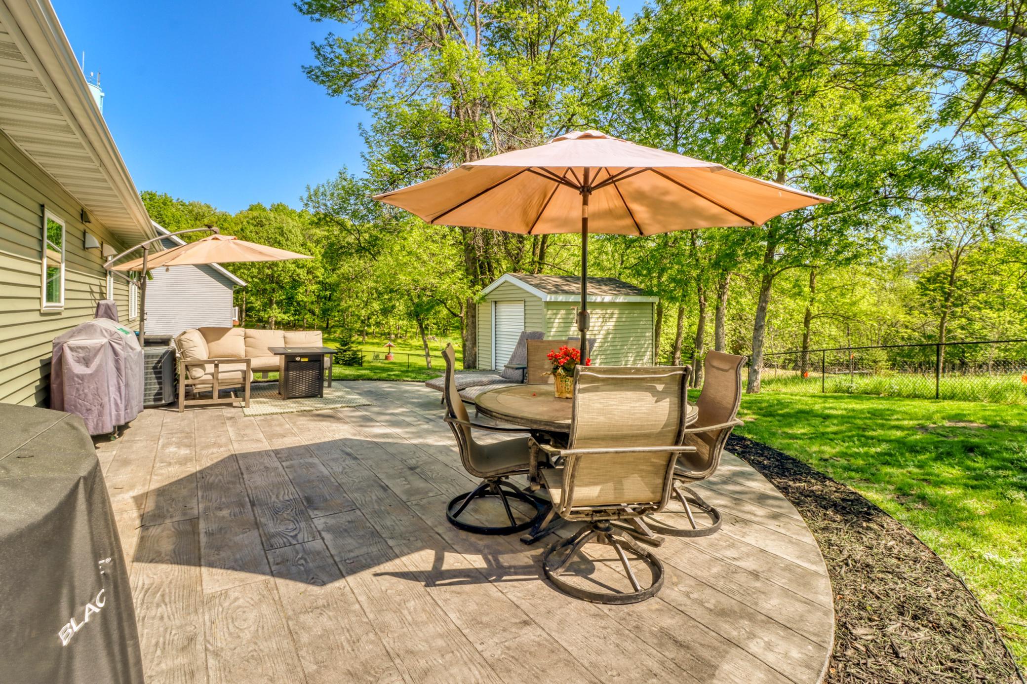 Backyard_Patio1_1.JPG