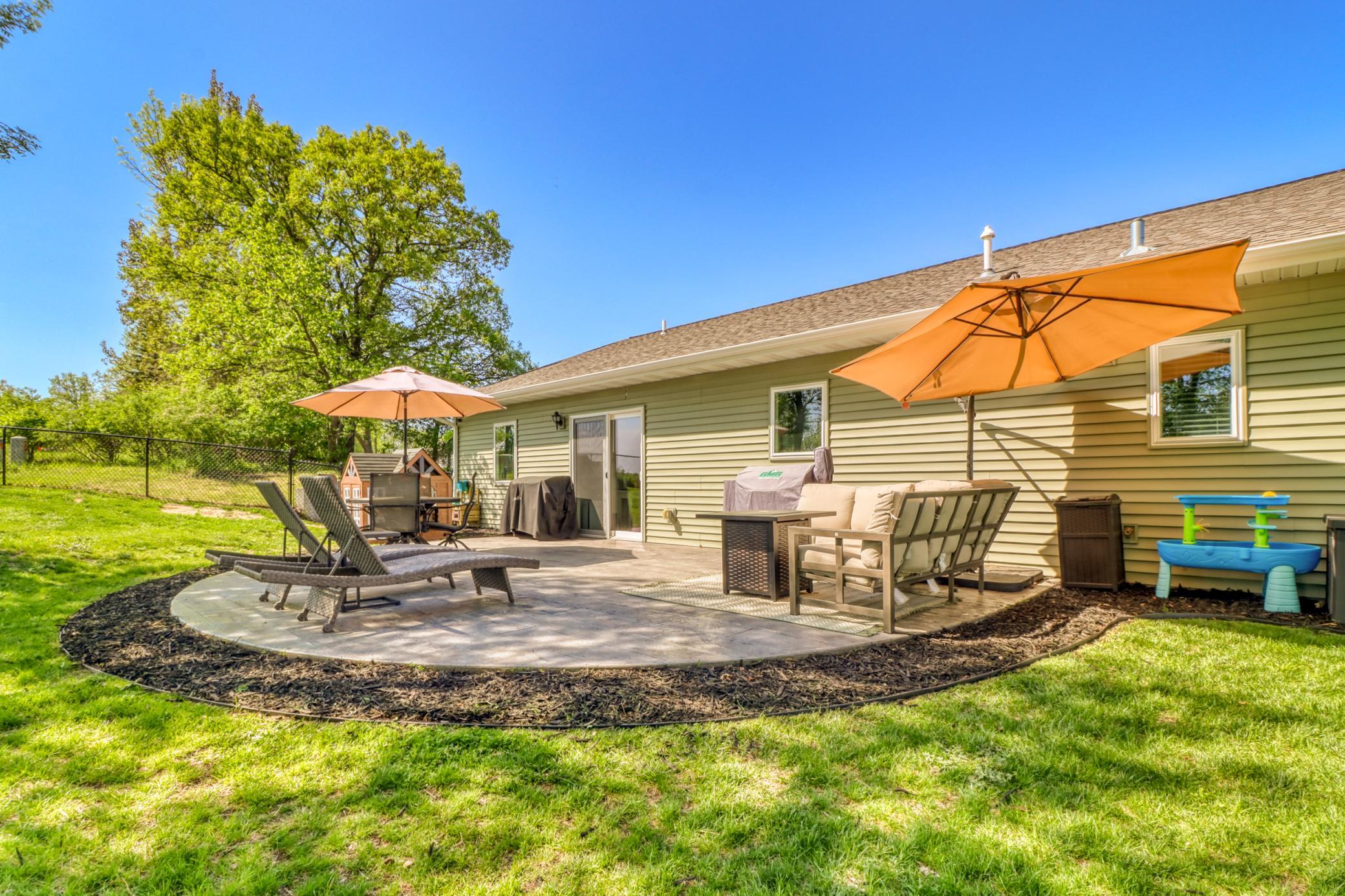 Backyard1_3.JPG