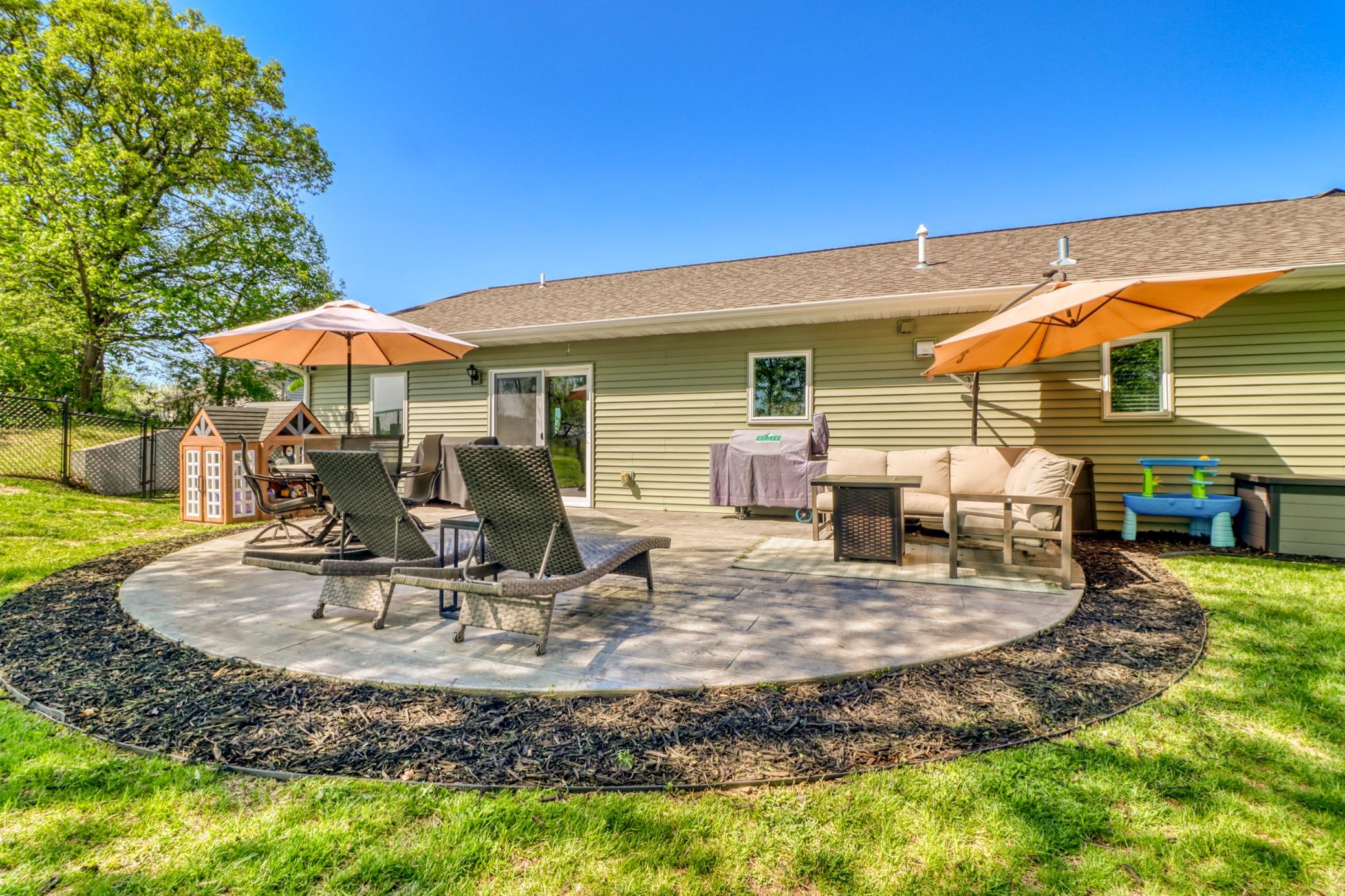 Backyard1_4.JPG