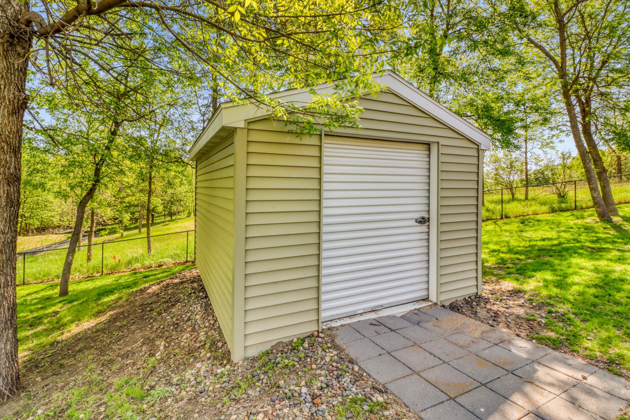 Backyard_shed1_1.JPG