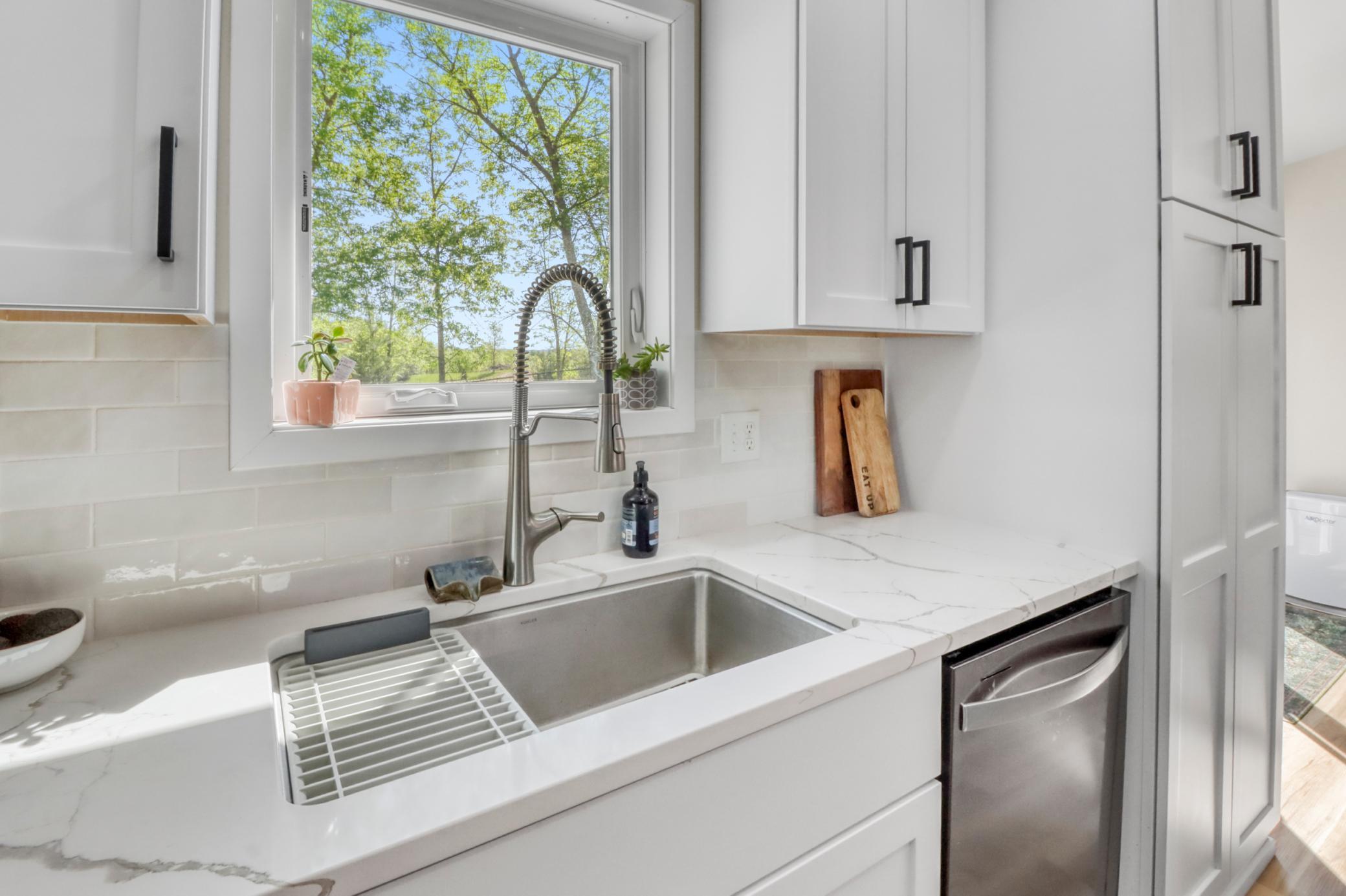 Kitchen1_5.JPG