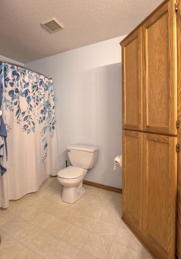 1016 Honeysuckle Lane SE, Cambridge, MN 55008