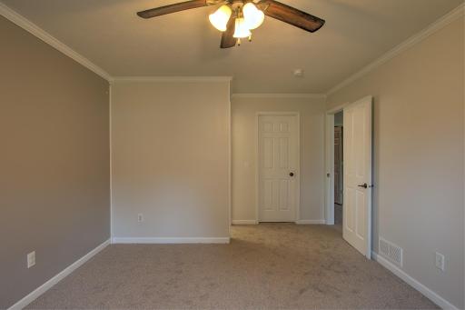 1016 Honeysuckle Lane SE, Cambridge, MN 55008