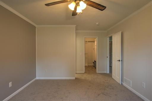 1016 Honeysuckle Lane SE, Cambridge, MN 55008