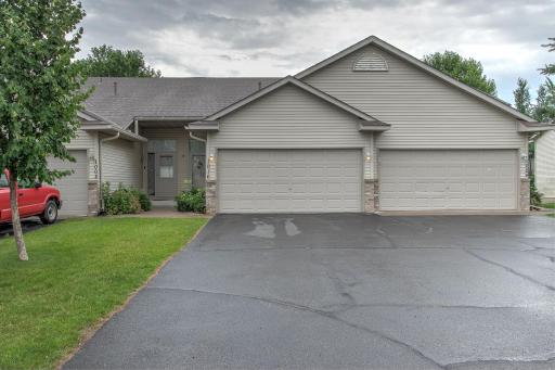 1016 Honeysuckle Lane SE, Cambridge, MN 55008