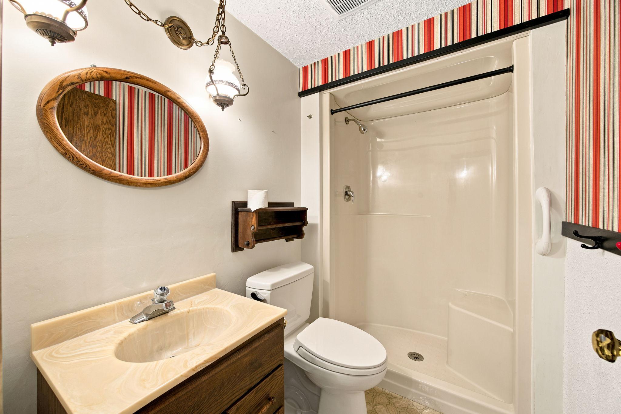 Lower level 3/4 bath.