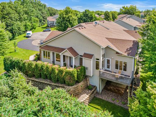 Feel like you are up north- but in sought after White Bear Township. Great cul-de-sac location, end unit.