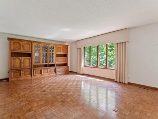 9825 Brent Avenue, Inver Grove Heights, MN 55077