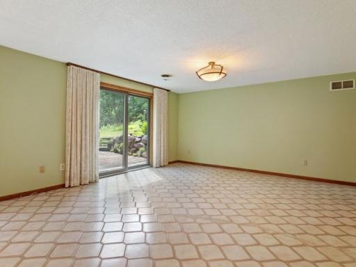 9825 Brent Avenue, Inver Grove Heights, MN 55077