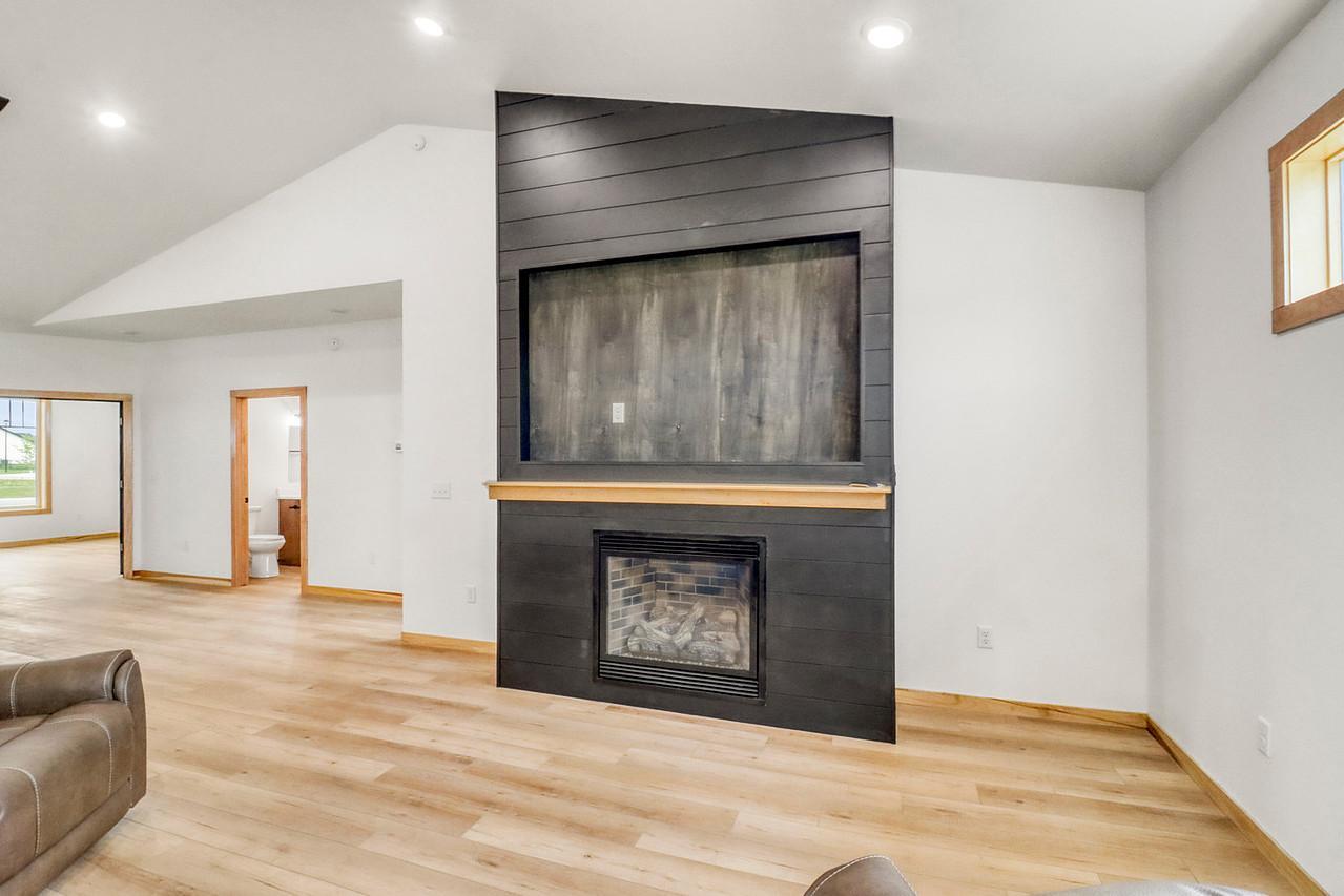 LivingFireplace-g.jpg