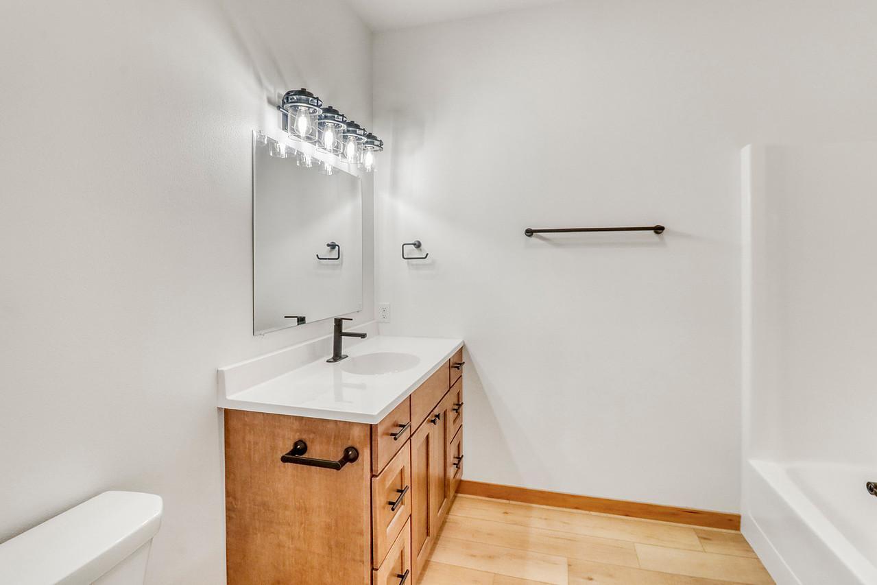 Bathroom1_0-g.jpg