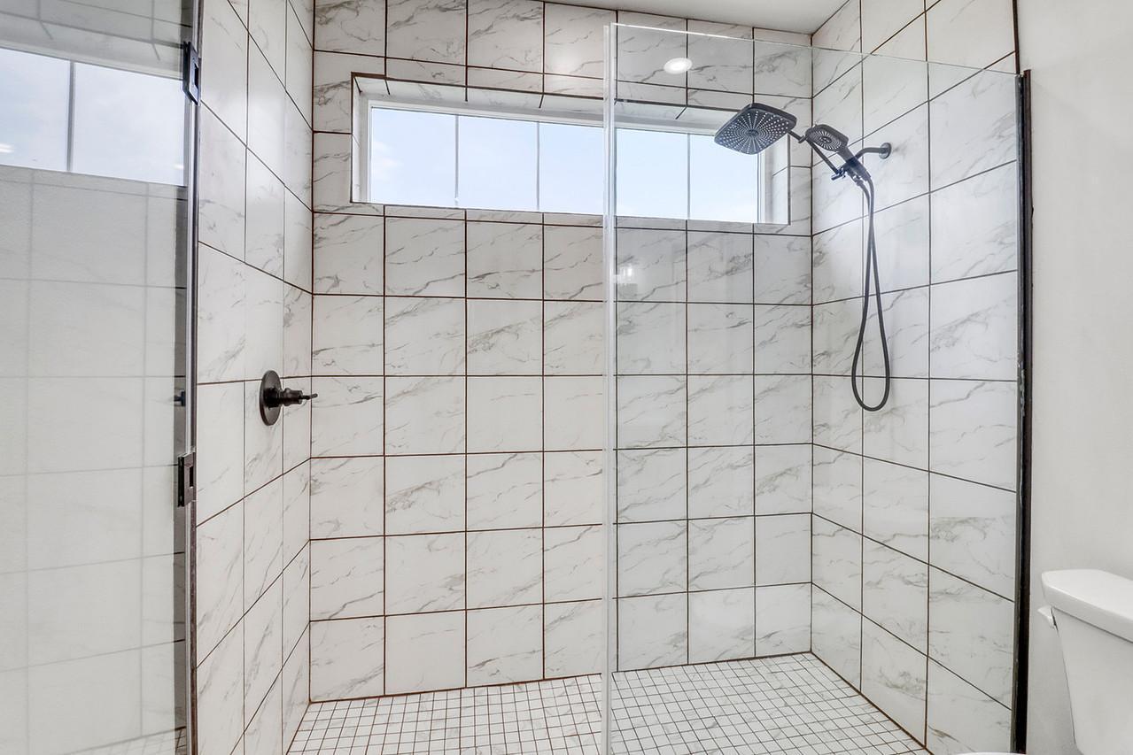 Primary Bathroom1_4-g.jpg