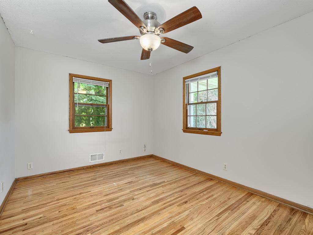 11 - Bedroom.jpg