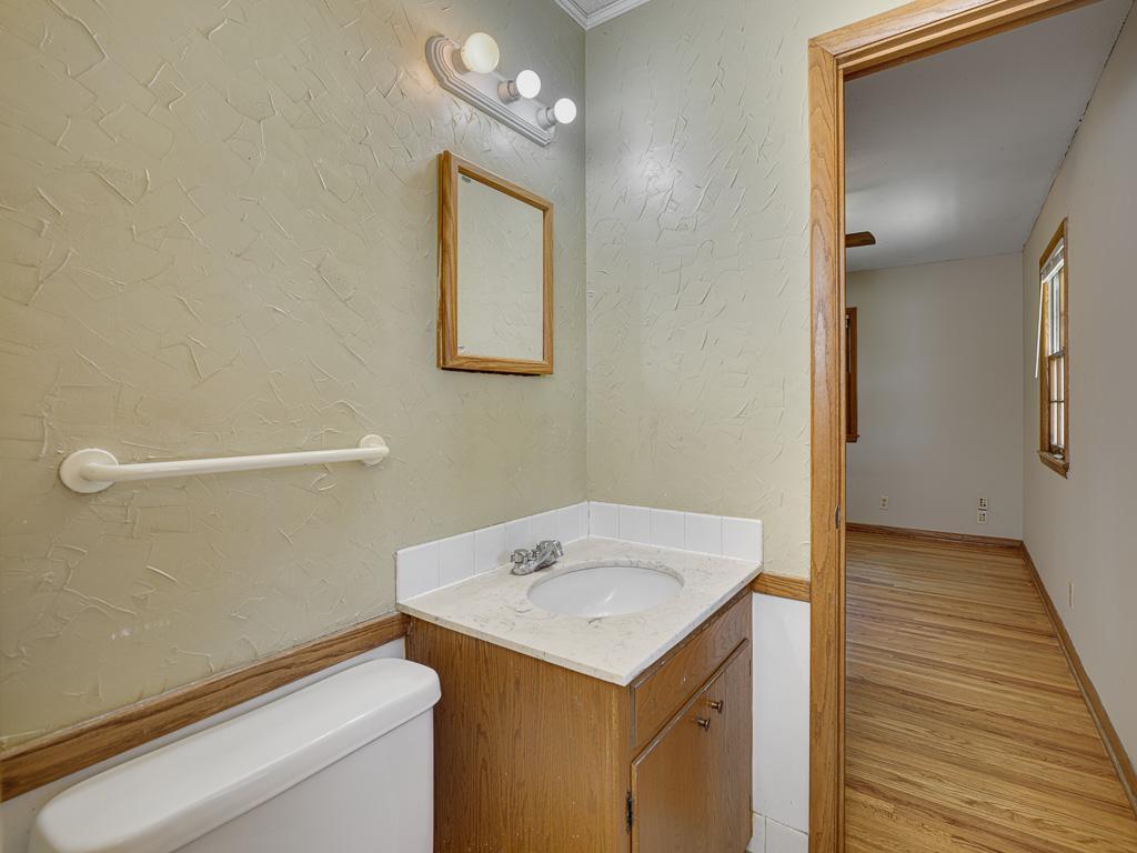 10 - Half Bath.jpg