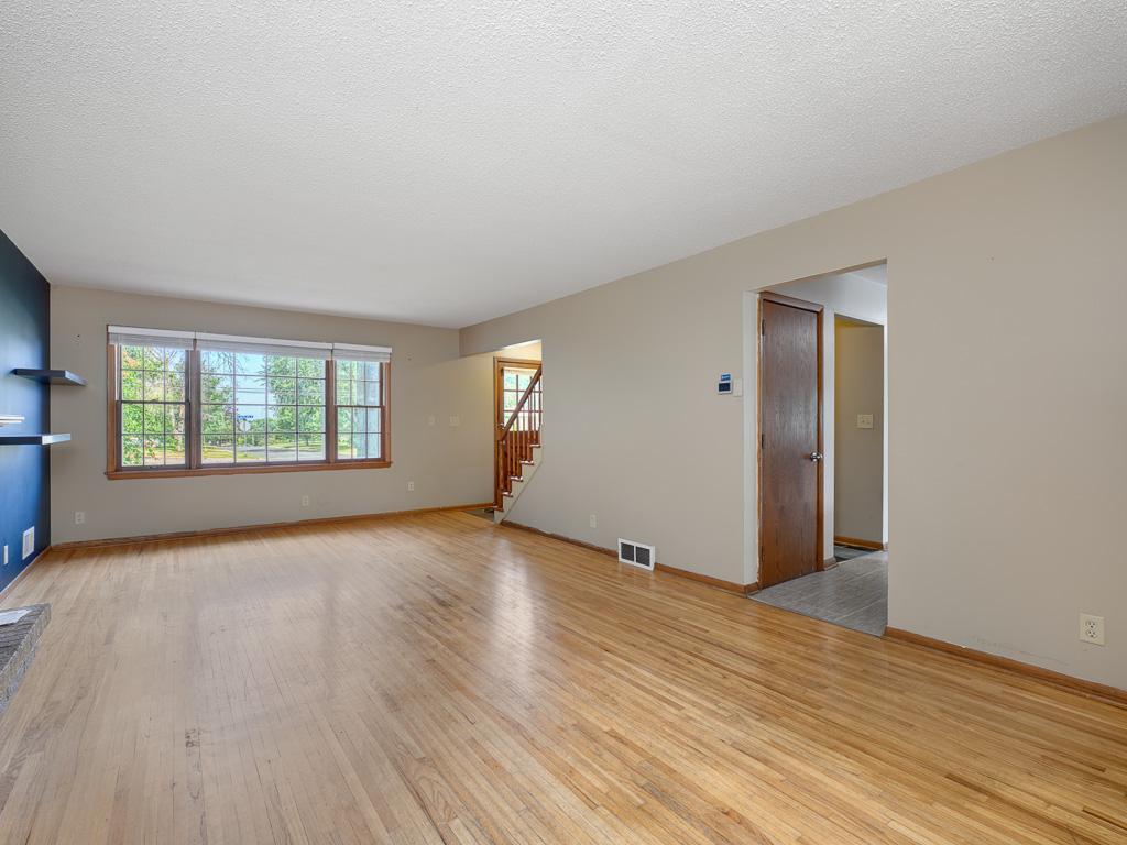 3 - Living Room.jpg