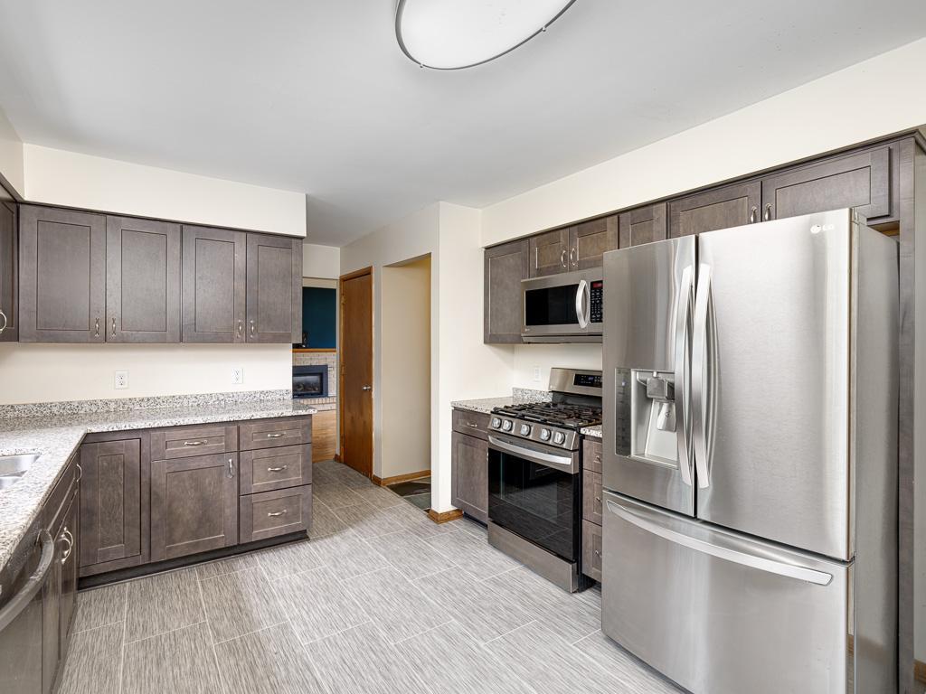 5 - Kitchen.jpg