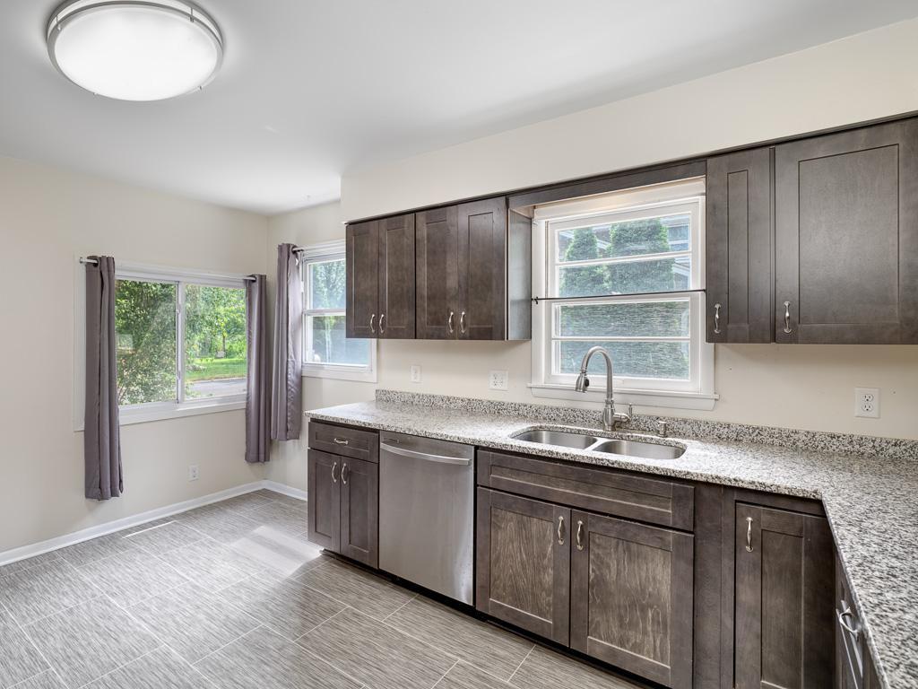 4 - Kitchen.jpg