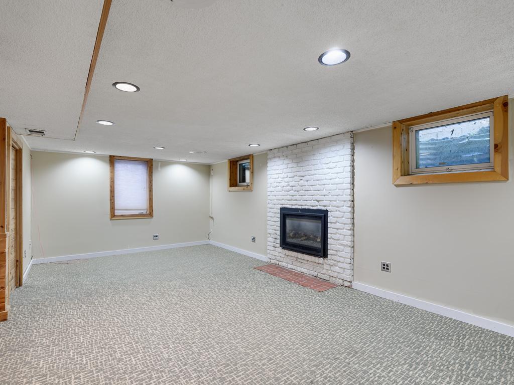 15 - Family Room.jpg