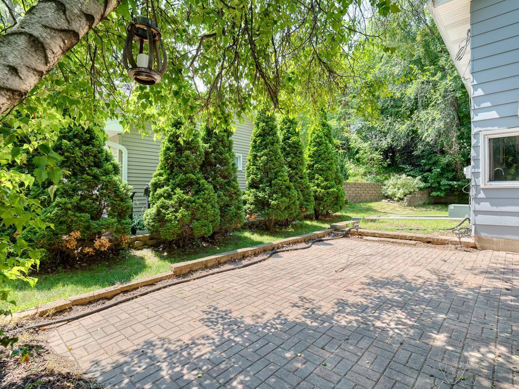 17 - Patio.jpg