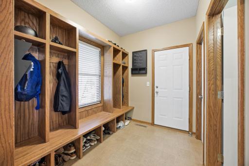 7182 Hidden Valley Pond S, Cottage Grove, MN 55016
