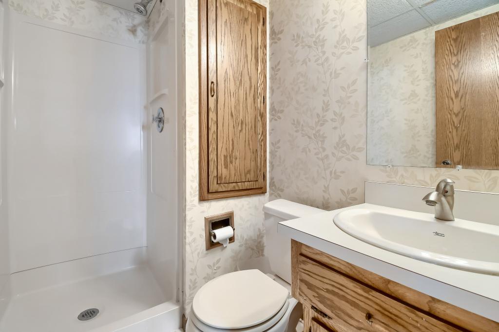 383 Belmont Ln - MLS Sized - 024 - 24 Bathroom.jpg