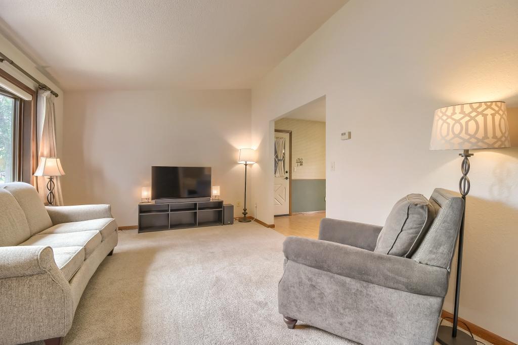 383 Belmont Ln - MLS Sized - 005 - 05 Living Room.jpg