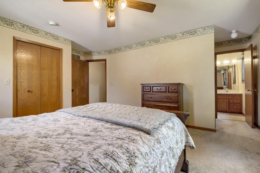 383 Belmont Ln - MLS Sized - 018 - 18 Primary Bedroom.jpg