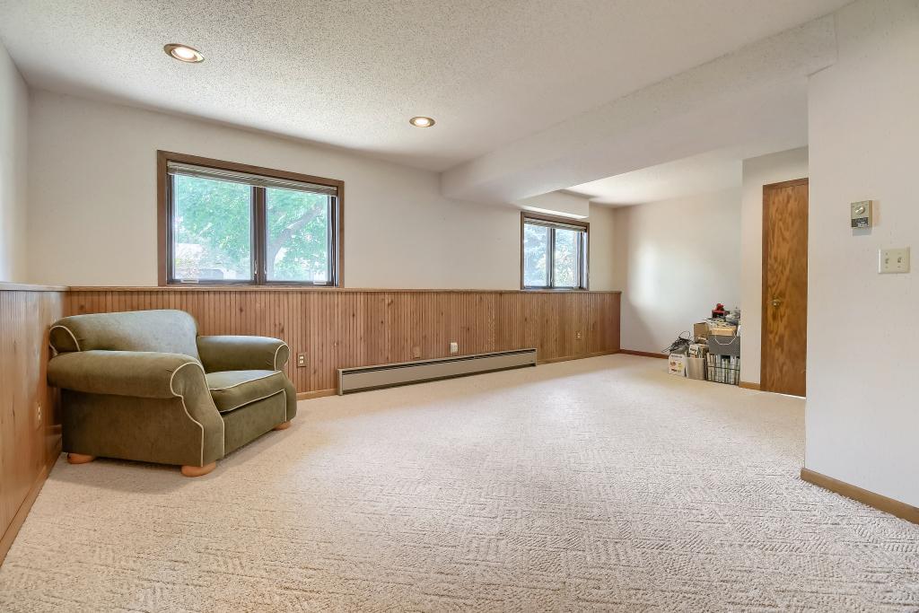 383 Belmont Ln - MLS Sized - 015 - 15 Family Room.jpg