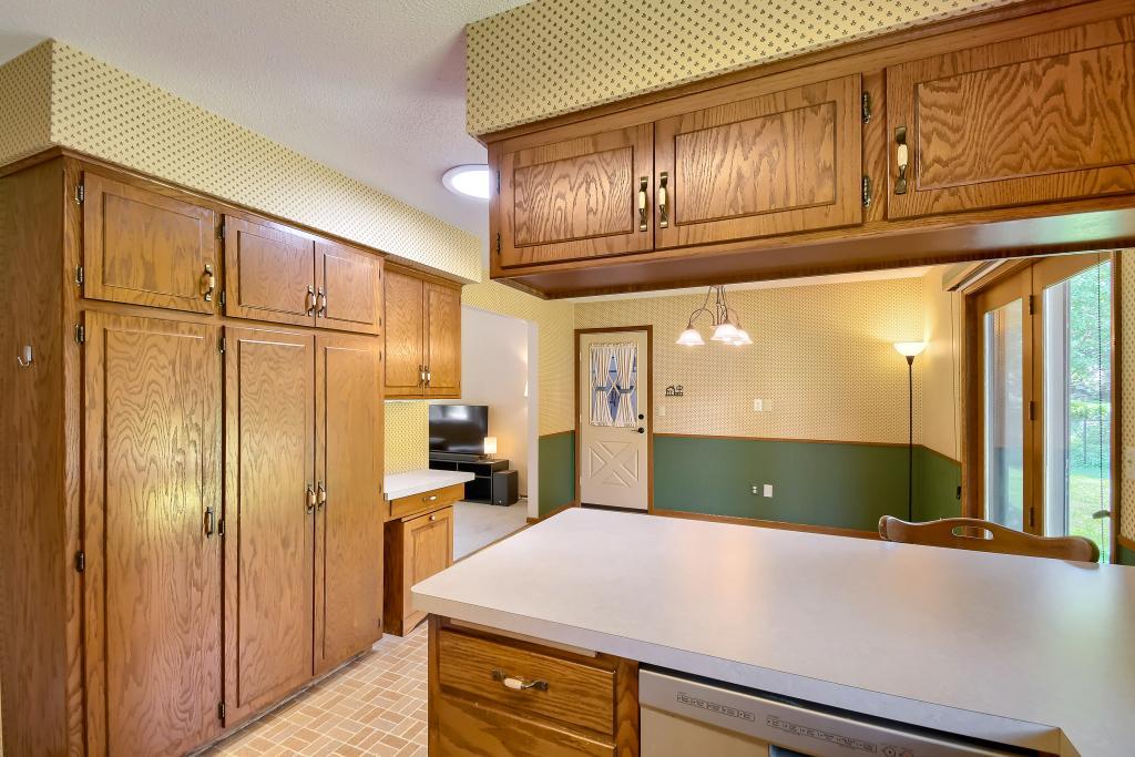 383 Belmont Ln - MLS Sized - 012 - 12 Kitchen.jpg