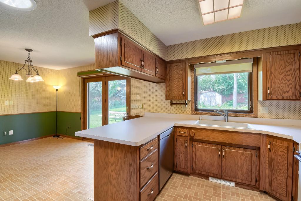 383 Belmont Ln - MLS Sized - 013 - 13 Kitchen.jpg