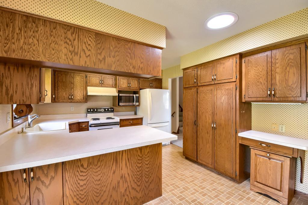 383 Belmont Ln - MLS Sized - 011 - 11 Kitchen.jpg