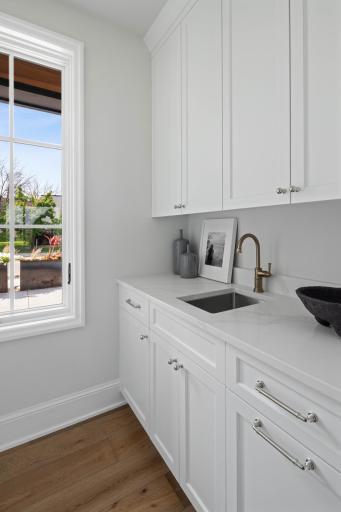 2416 Commerce Boulevard, 102, Mound, MN 55364