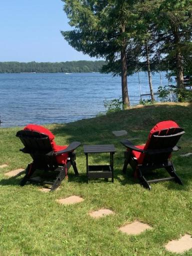Relax and enjoy the lake with a level yard to lake
