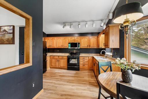 Eat-in Kitchen