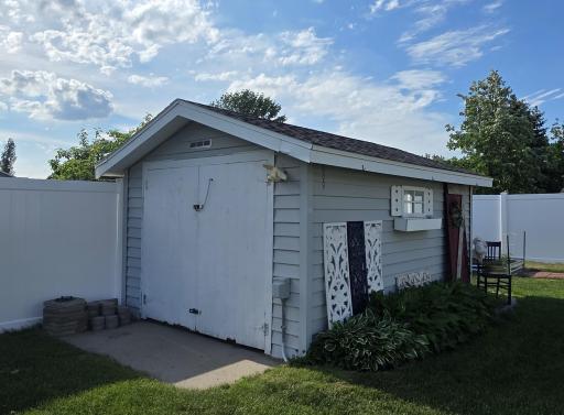 923 7th Avenue NW, Valley City, ND 58072