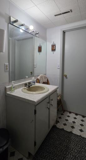 923 7th Avenue NW, Valley City, ND 58072