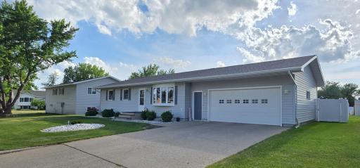923 7th Avenue NW, Valley City, ND 58072