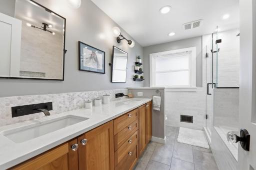 Convienent bathroom to both bedrooms with shower and jetted tubrooms, includes
