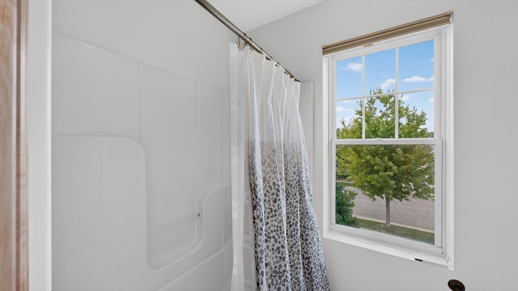 Full bath upstairs