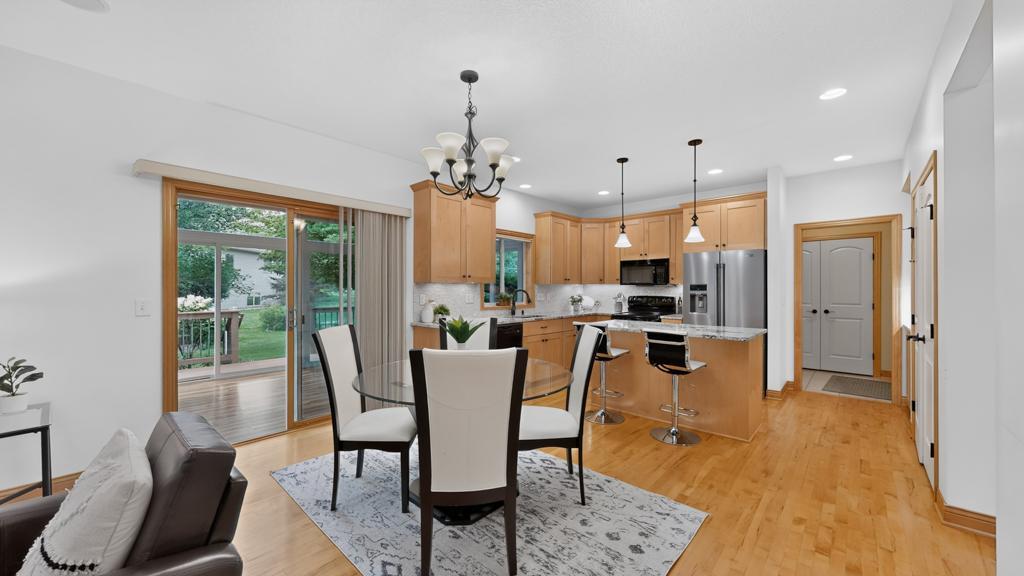 Eat-in kitchen