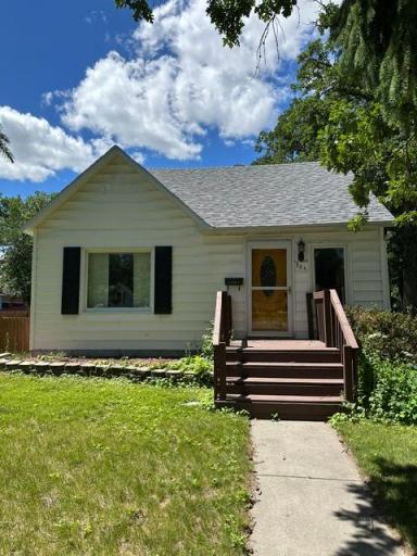 321 Tindolph Avenue N, Thief River Falls, MN 56701