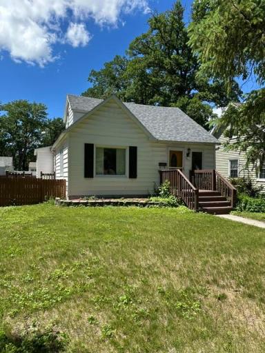 321 Tindolph Avenue N, Thief River Falls, MN 56701